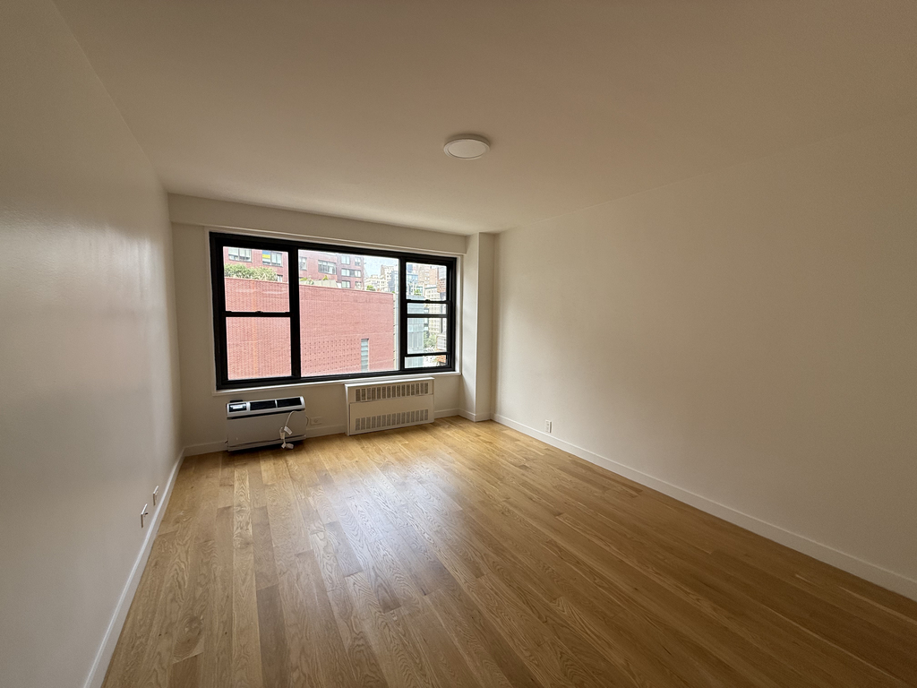 East 13th Street - Photo 2