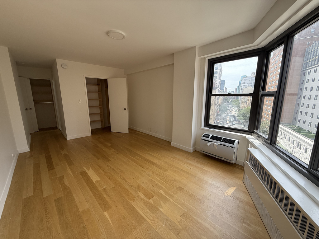 East 13th Street - Photo 6