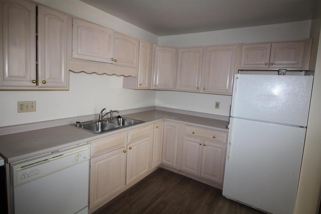 73 East Broadway - Photo 3