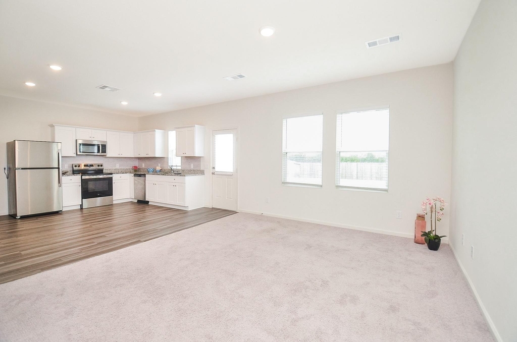 8627 Vacek Crossing Way - Photo 6