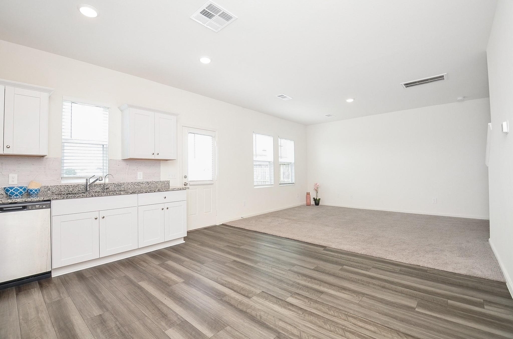 8627 Vacek Crossing Way - Photo 8