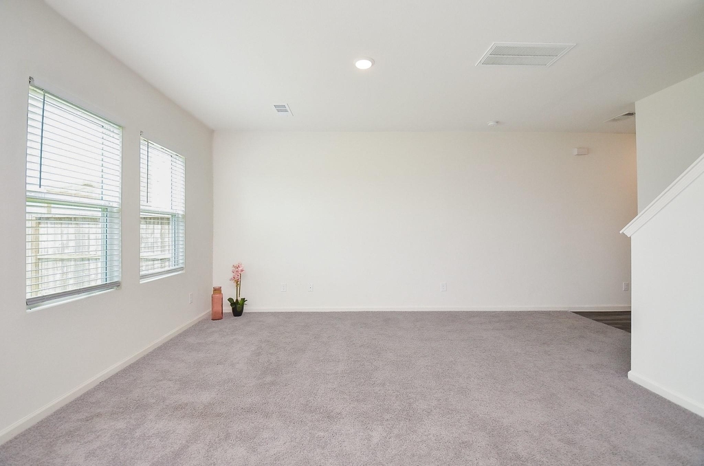 8627 Vacek Crossing Way - Photo 5