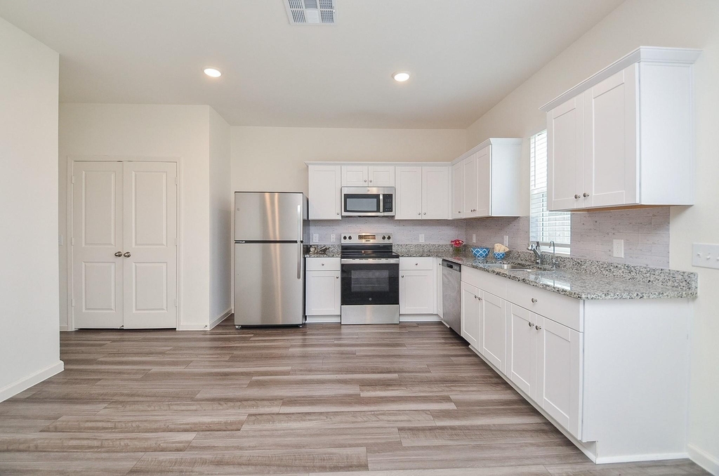 8627 Vacek Crossing Way - Photo 7