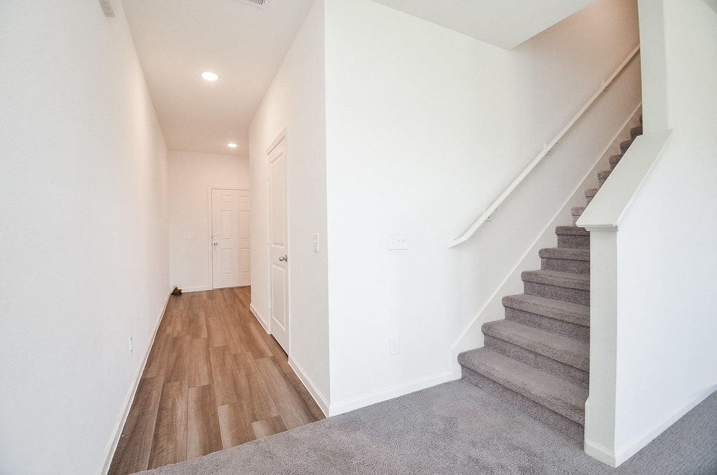 8627 Vacek Crossing Way - Photo 3