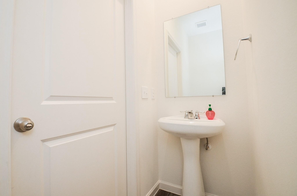 8627 Vacek Crossing Way - Photo 20