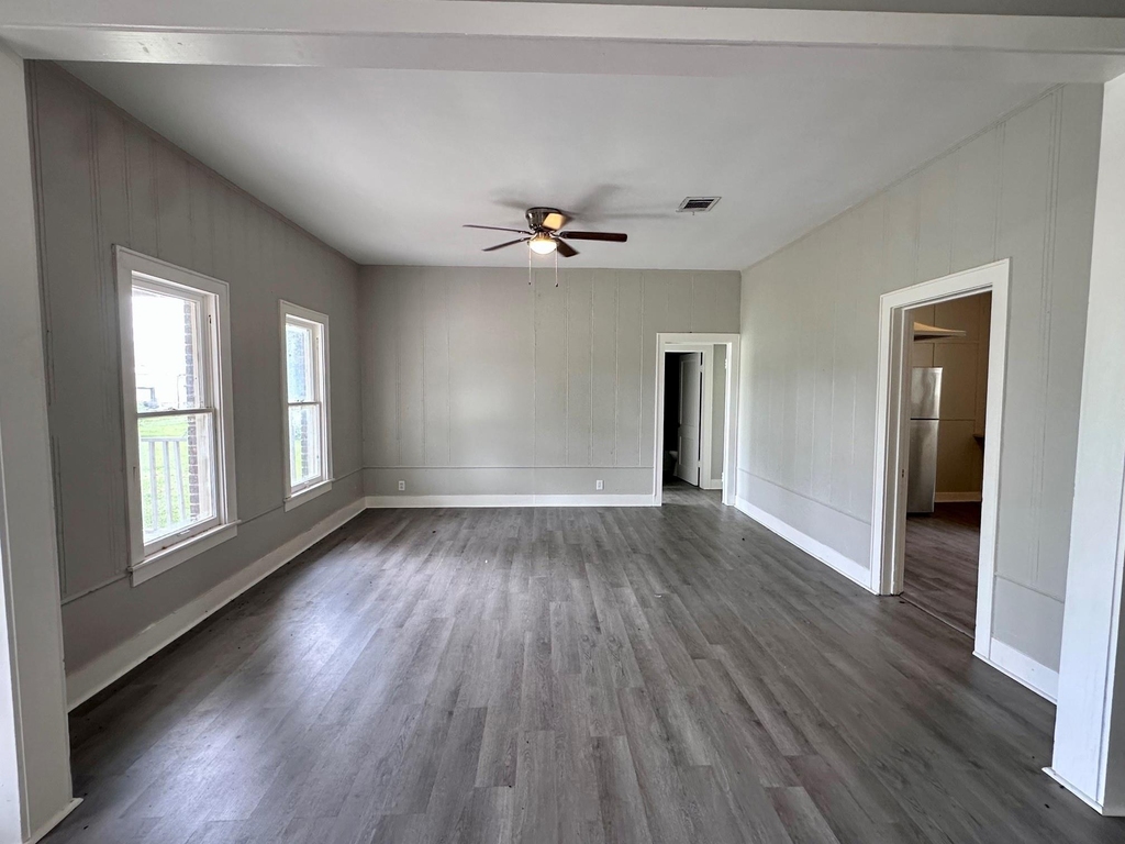 217 Marland St - Photo 2