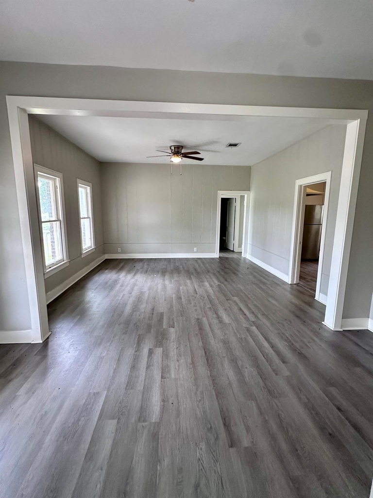 217 Marland St - Photo 1