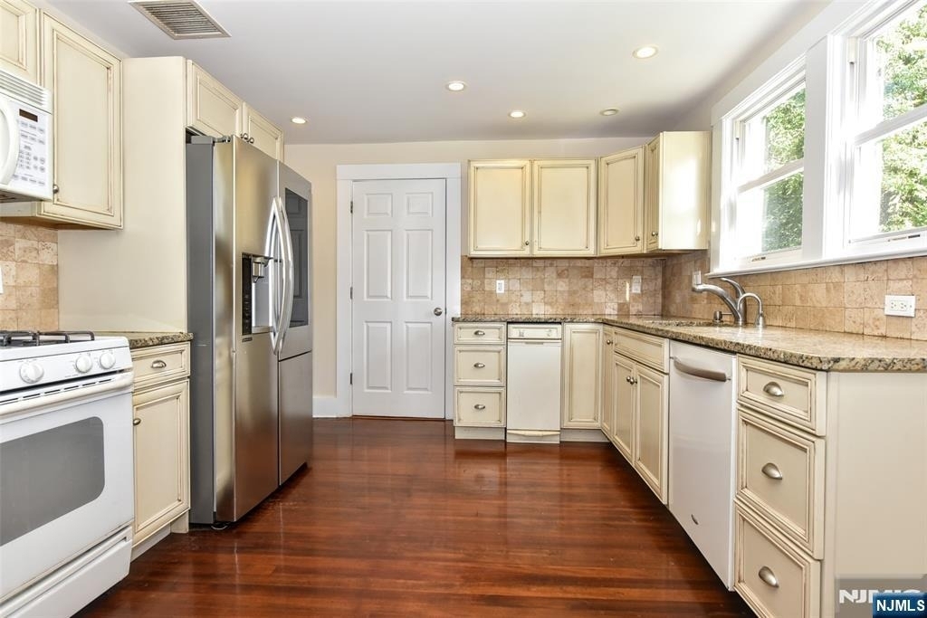 36 Hines - Photo 8