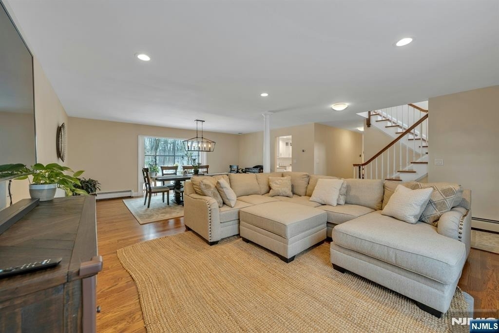 359 Hillview - Photo 5
