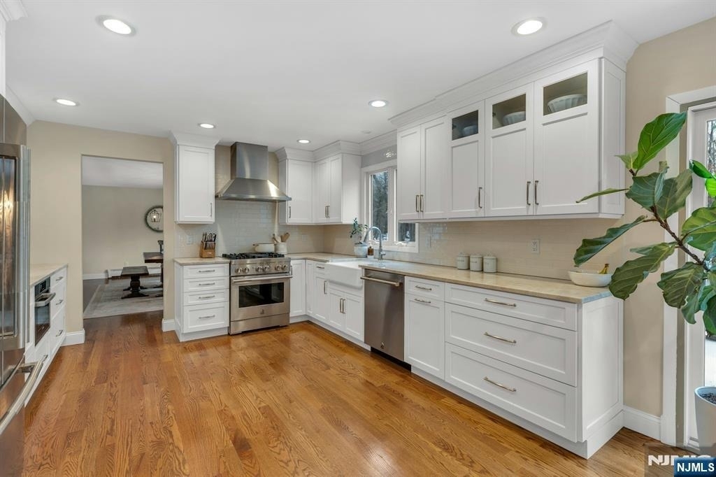 359 Hillview - Photo 6