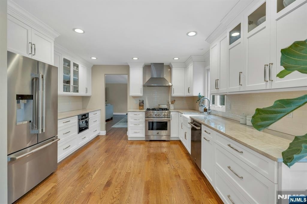 359 Hillview - Photo 7