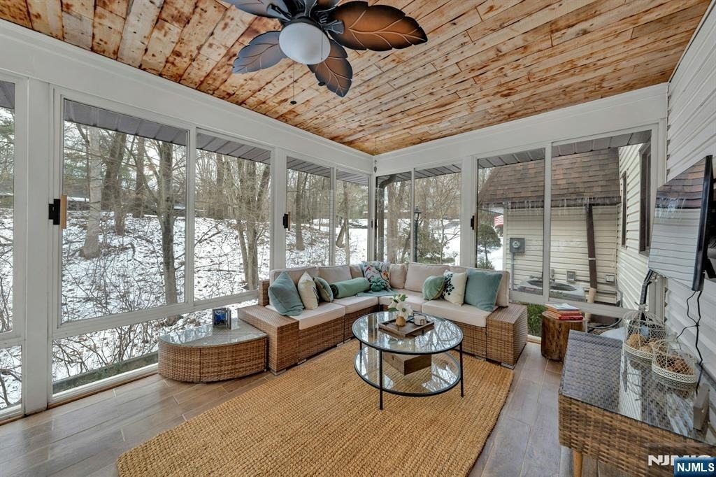 359 Hillview - Photo 15