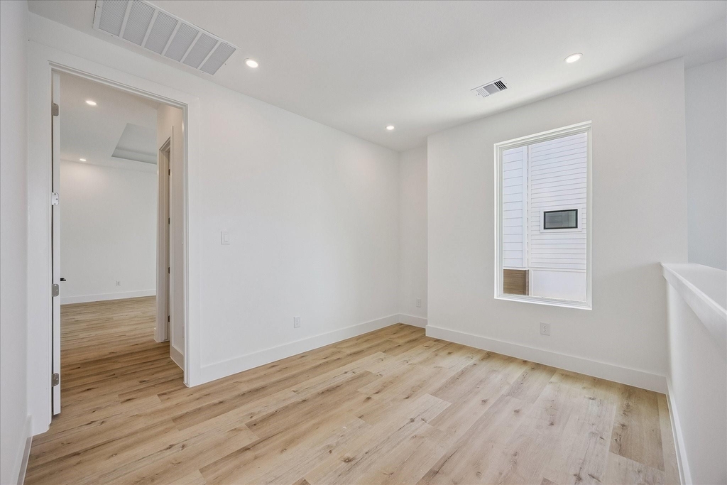 1032 W 17th Street - Photo 26