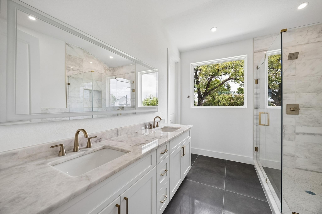 1032 W 17th Street - Photo 21
