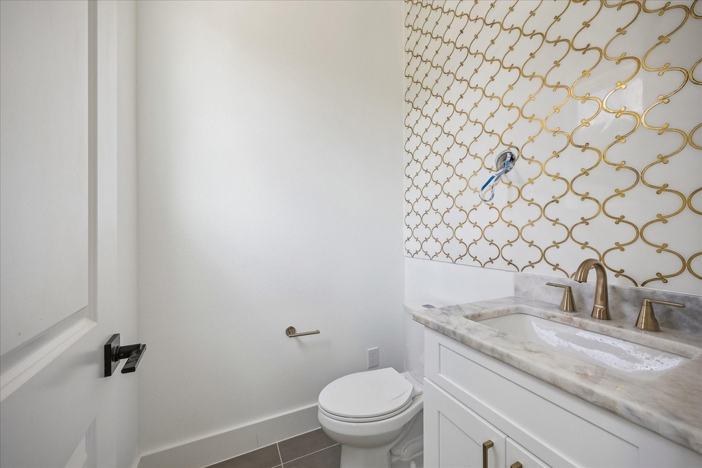 1032 W 17th Street - Photo 16