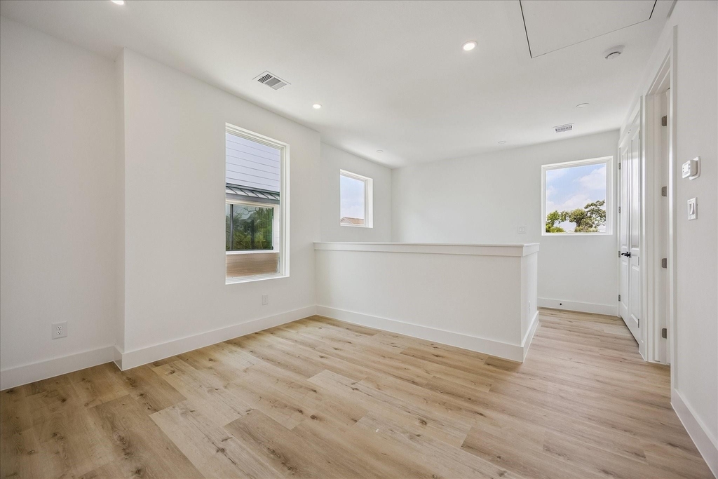 1032 W 17th Street - Photo 27