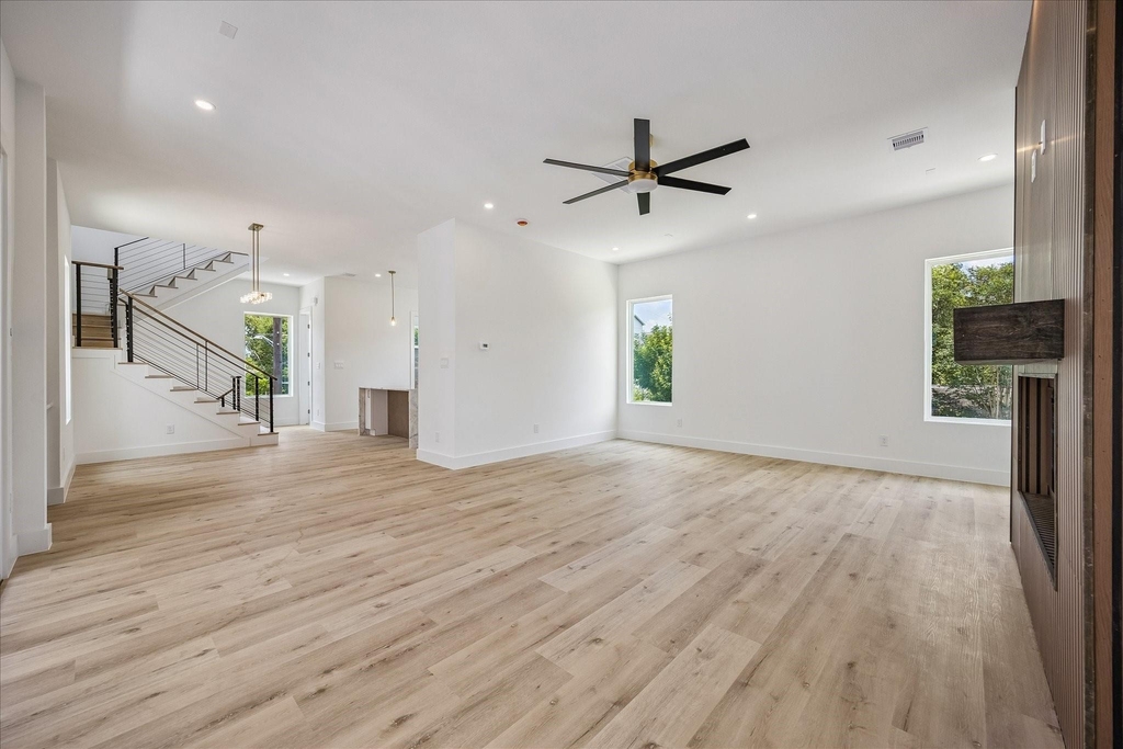1032 W 17th Street - Photo 15