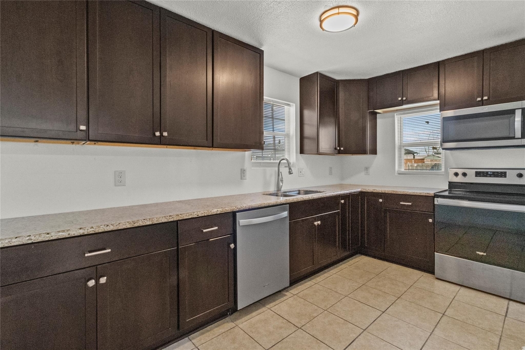 317-319 E B Street - Photo 1