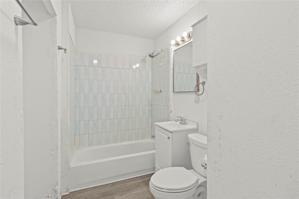 317-319 E B Street - Photo 5
