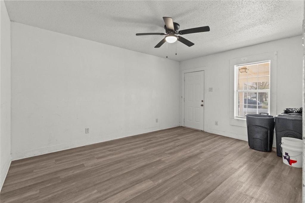 317-319 E B Street - Photo 16