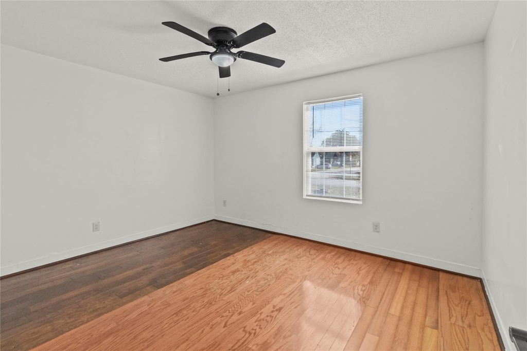 317-319 E B Street - Photo 6