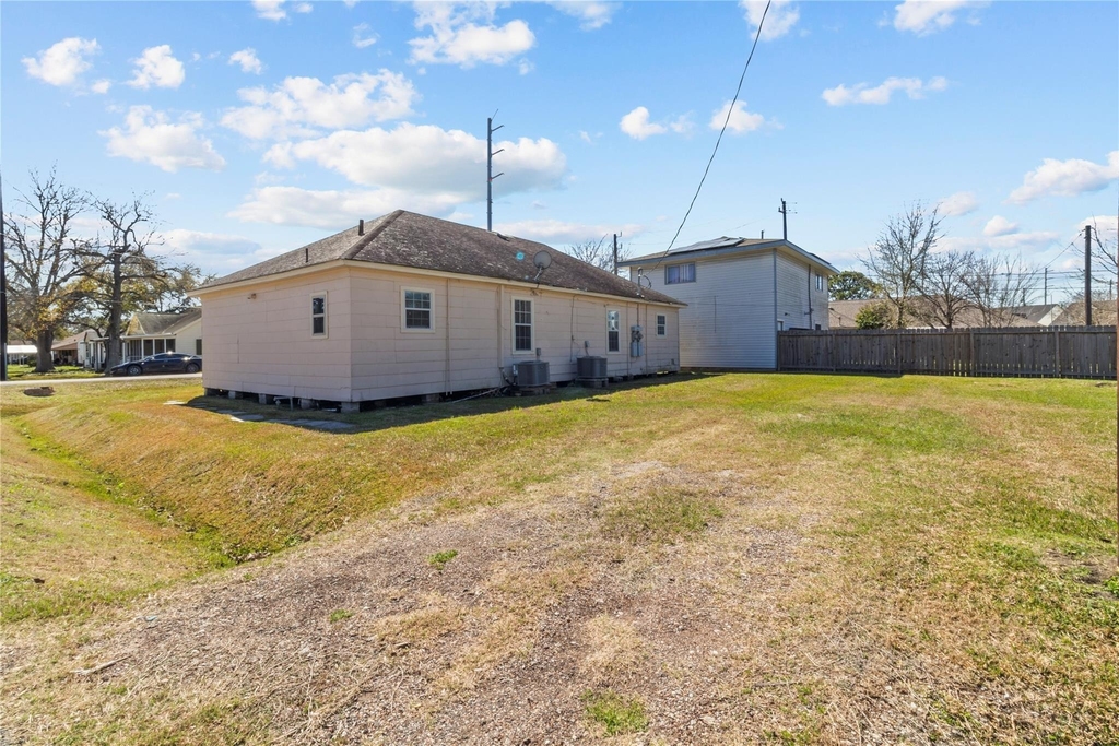 317-319 E B Street - Photo 21