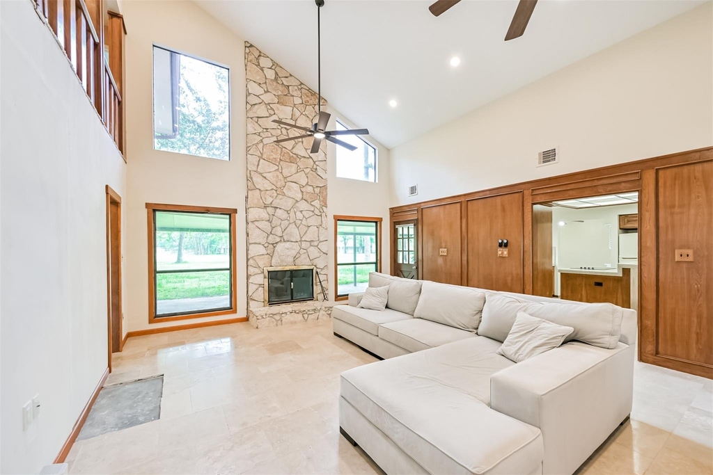 16040 Dunes Drive - Photo 2