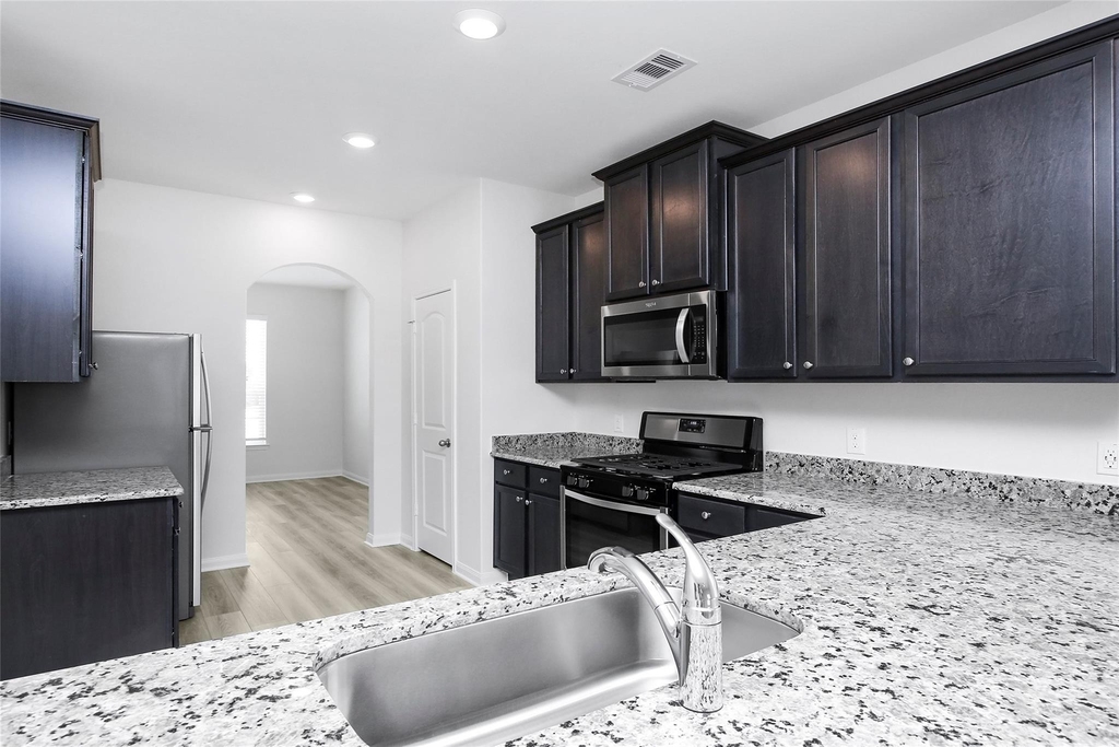 474 Amberwood Park Drive - Photo 2