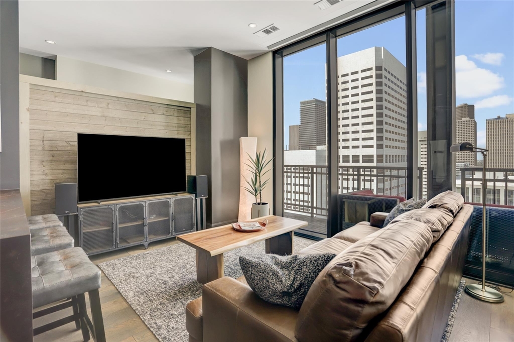 1211 Caroline Street - Photo 3