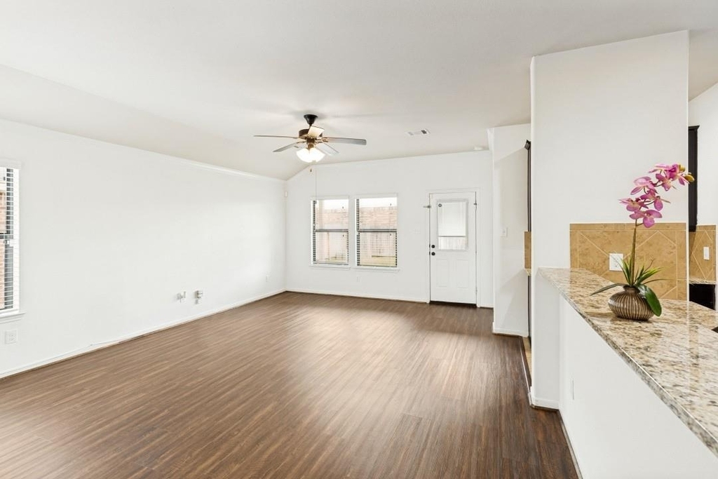 9111 Saint Laurent Lane - Photo 3