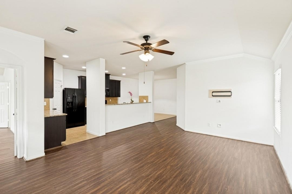 9111 Saint Laurent Lane - Photo 4