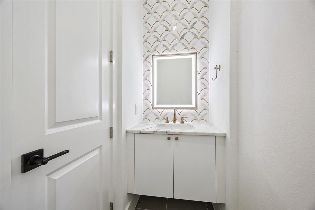 1034 W 17th St Street - Photo 11