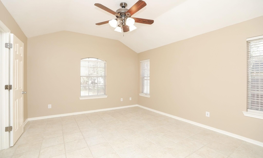 22407 Rainfern Drive - Photo 12