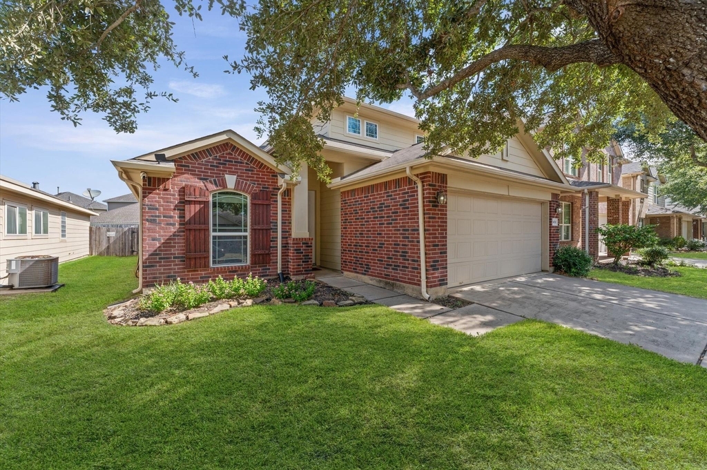 24530 Lakecrest Town Drive - Photo 2