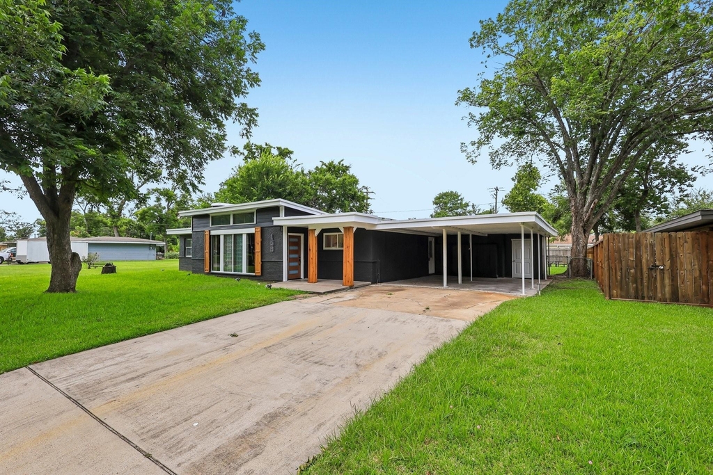159 Oak Drive - Photo 1