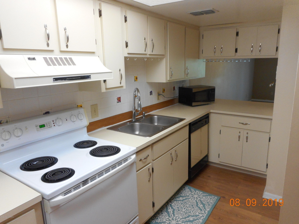 1010 Pine Tree Drive - Photo 3