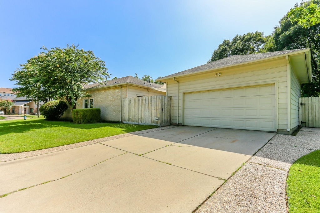 13102 Wickersham Lane - Photo 2