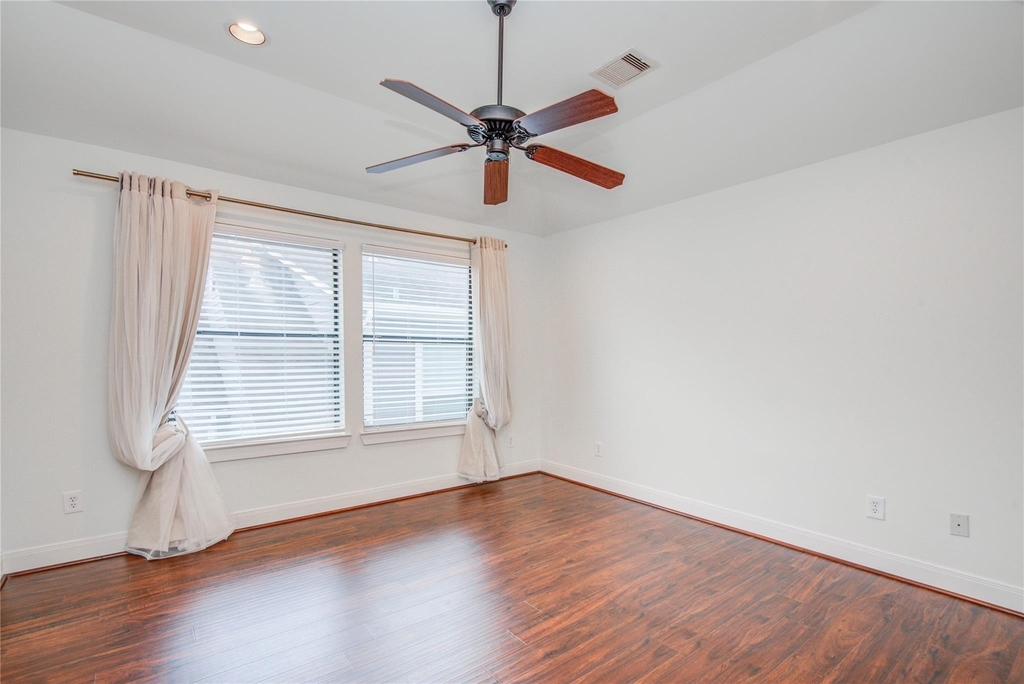 2414 Charleston Street - Photo 32