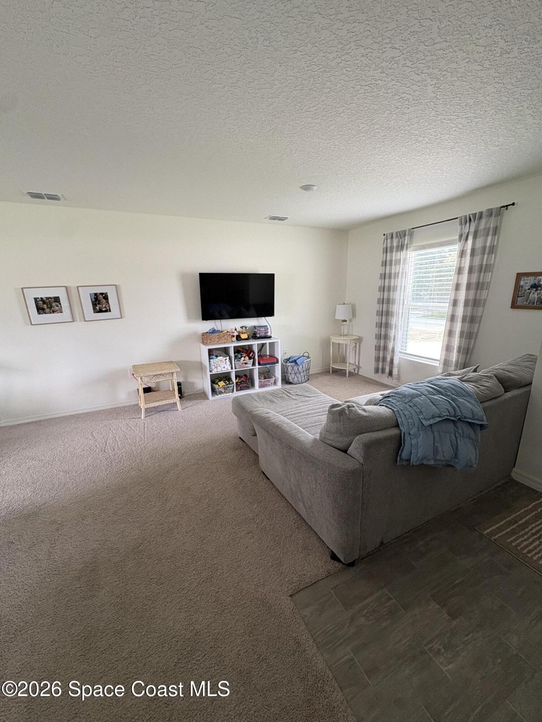 1207 Waffle Street Se - Photo 3