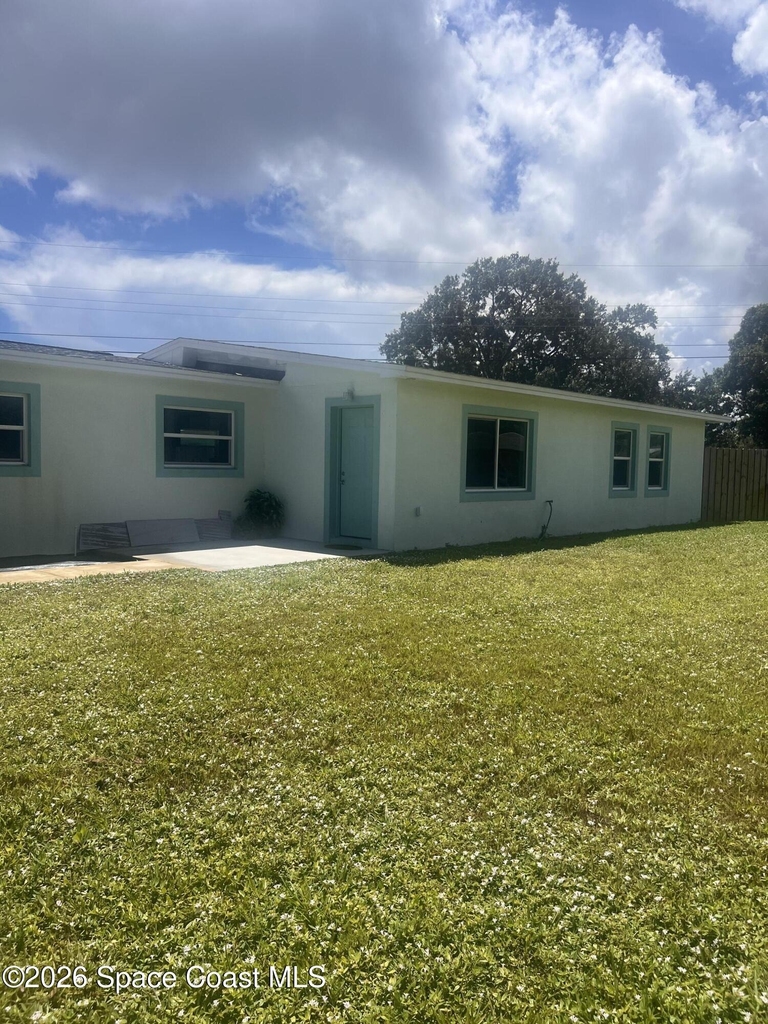 511 Palm Avenue - Photo 0