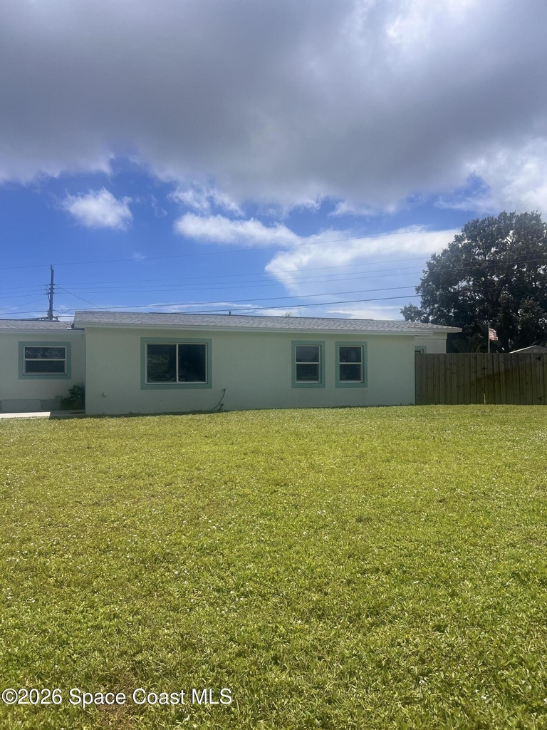 511 Palm Avenue - Photo 1