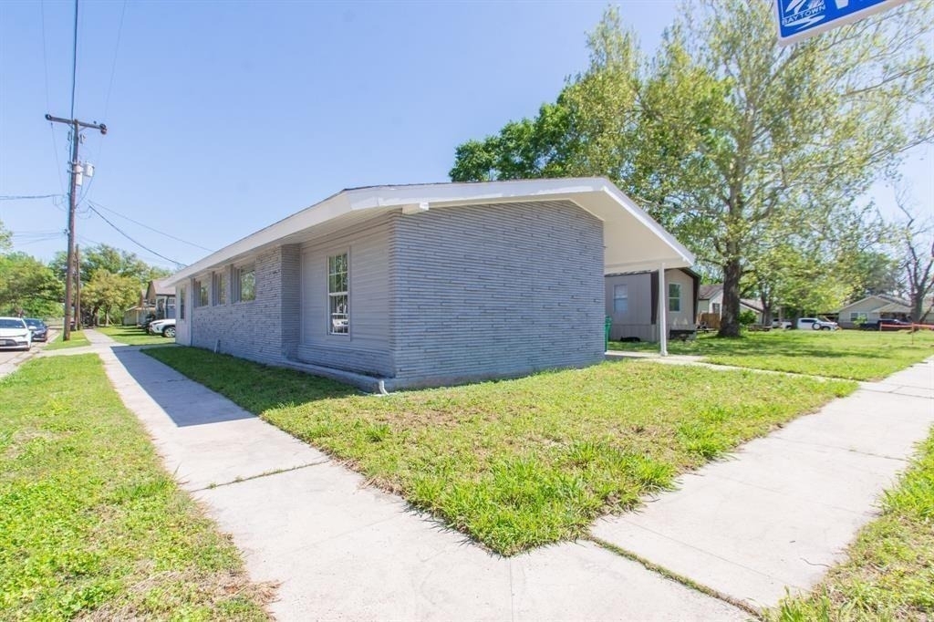 312 N Gaillard Street - Photo 2