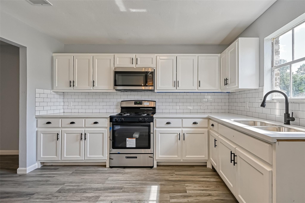 8623 Valley Forest Drive - Photo 17