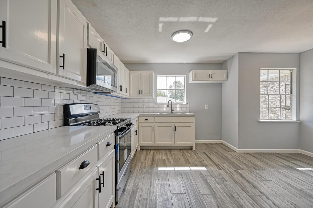 8623 Valley Forest Drive - Photo 15