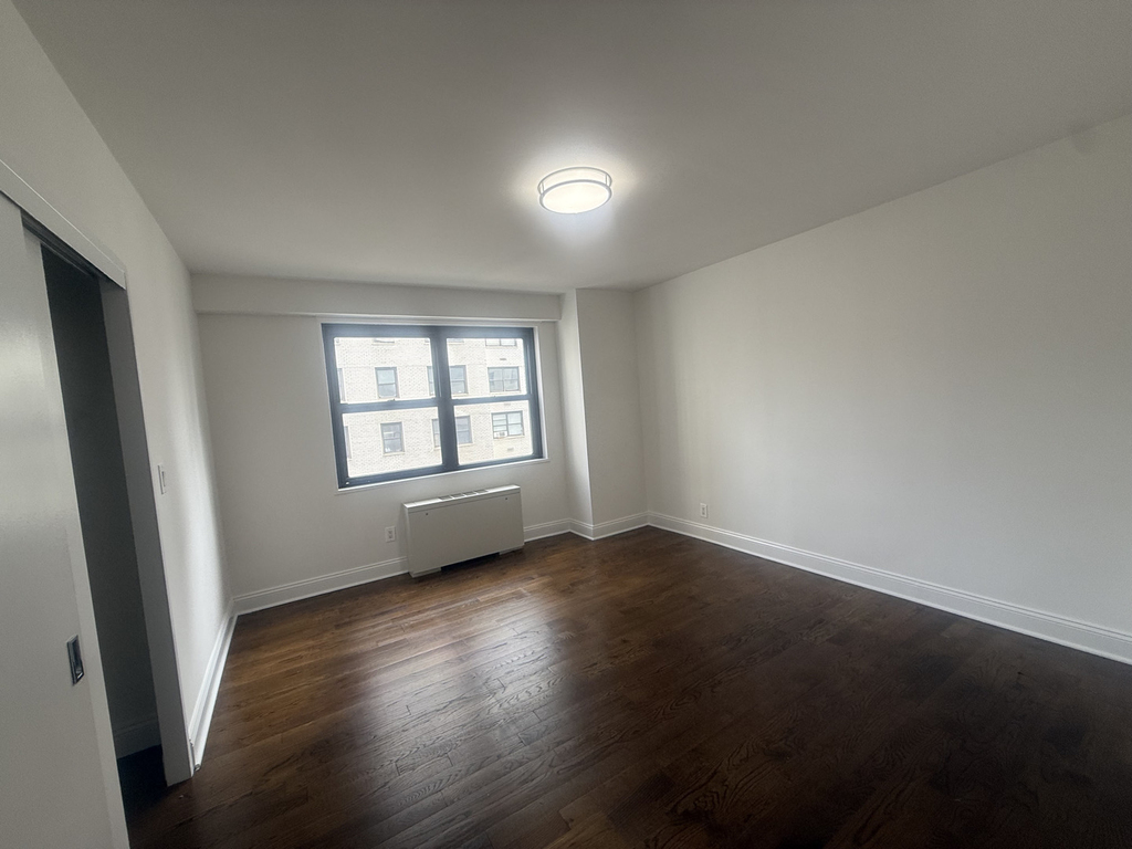 400 East 89th Street - Photo 9