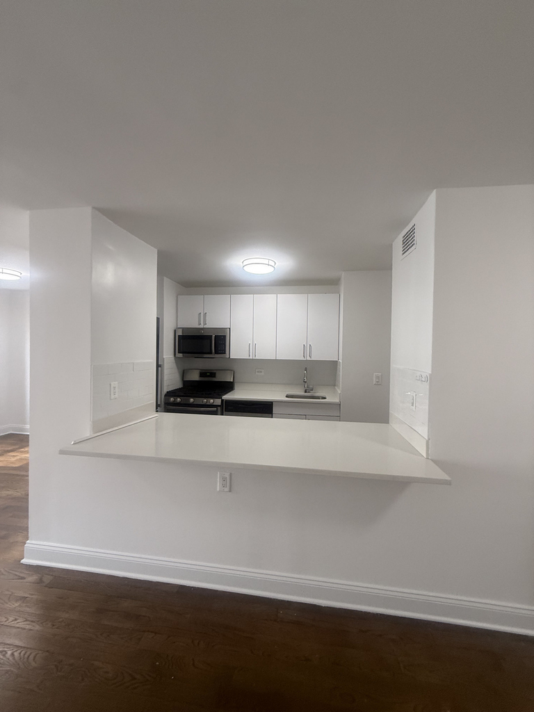 400 East 89th Street - Photo 2