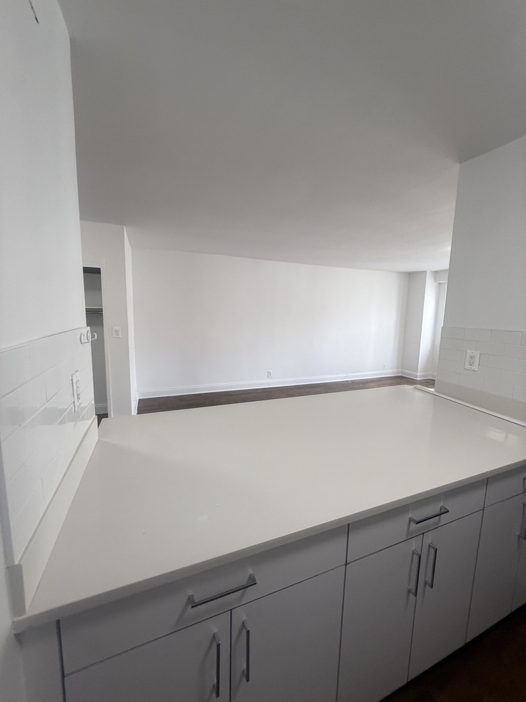 400 East 89th Street - Photo 6