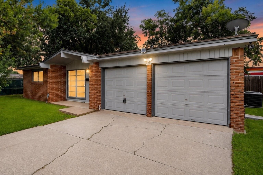 806 Shawnee Street - Photo 0