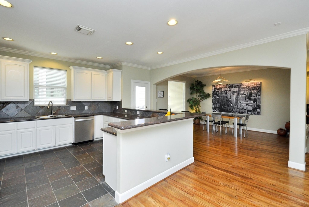 1613 Detering Street - Photo 11