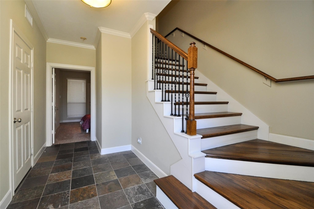 1613 Detering Street - Photo 2